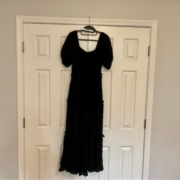 Black Tiered Textured Puff Sleeve Maxi Dress - Size Large - Picture 7 of 8